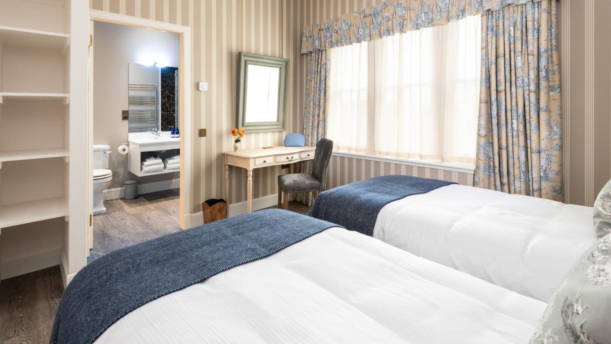 Meikleour Arms Hotel & Restaurant Екстер'єр фото