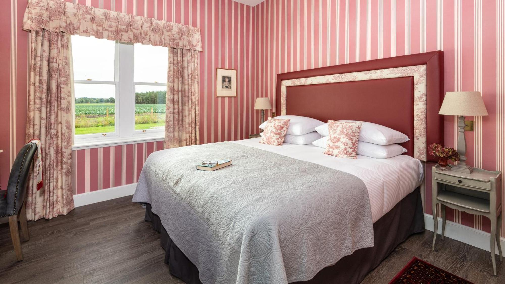 Meikleour Arms Hotel & Restaurant Екстер'єр фото
