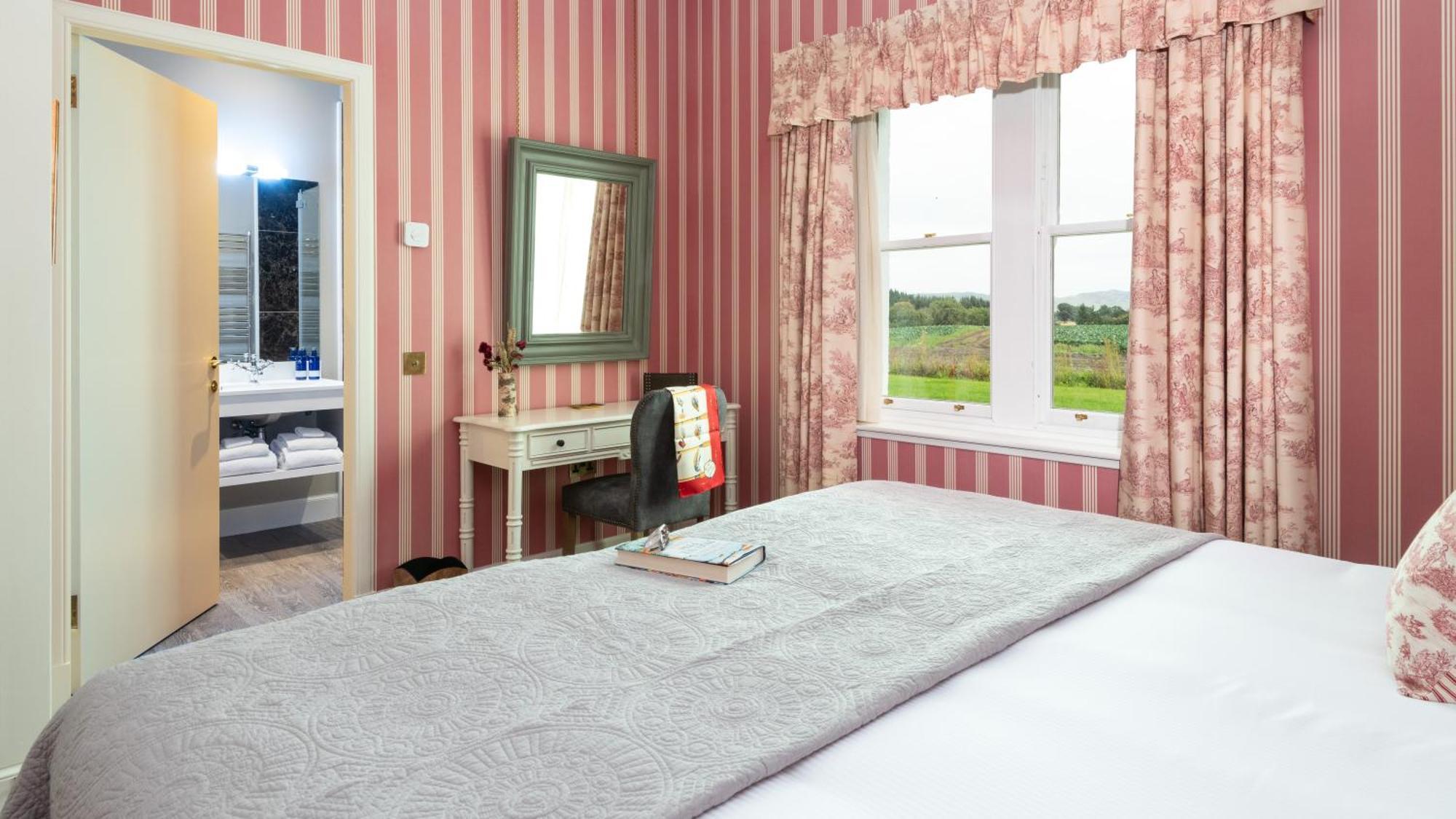 Meikleour Arms Hotel & Restaurant Екстер'єр фото