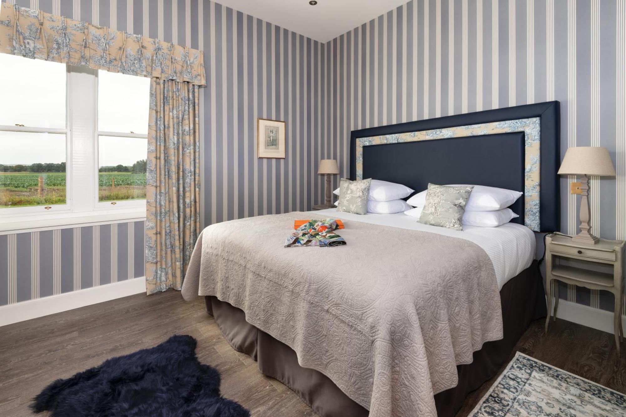 Meikleour Arms Hotel & Restaurant Екстер'єр фото