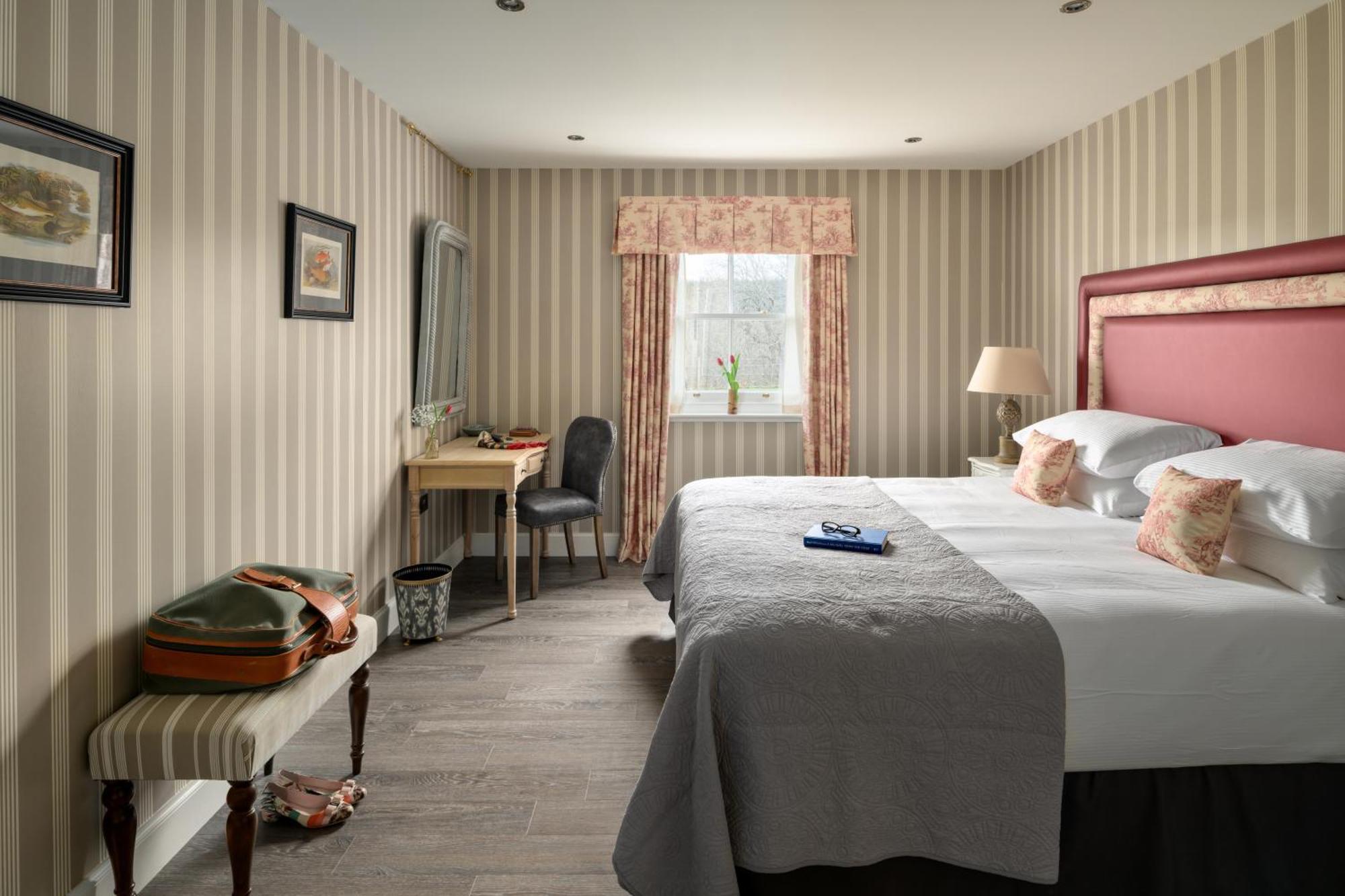 Meikleour Arms Hotel & Restaurant Екстер'єр фото